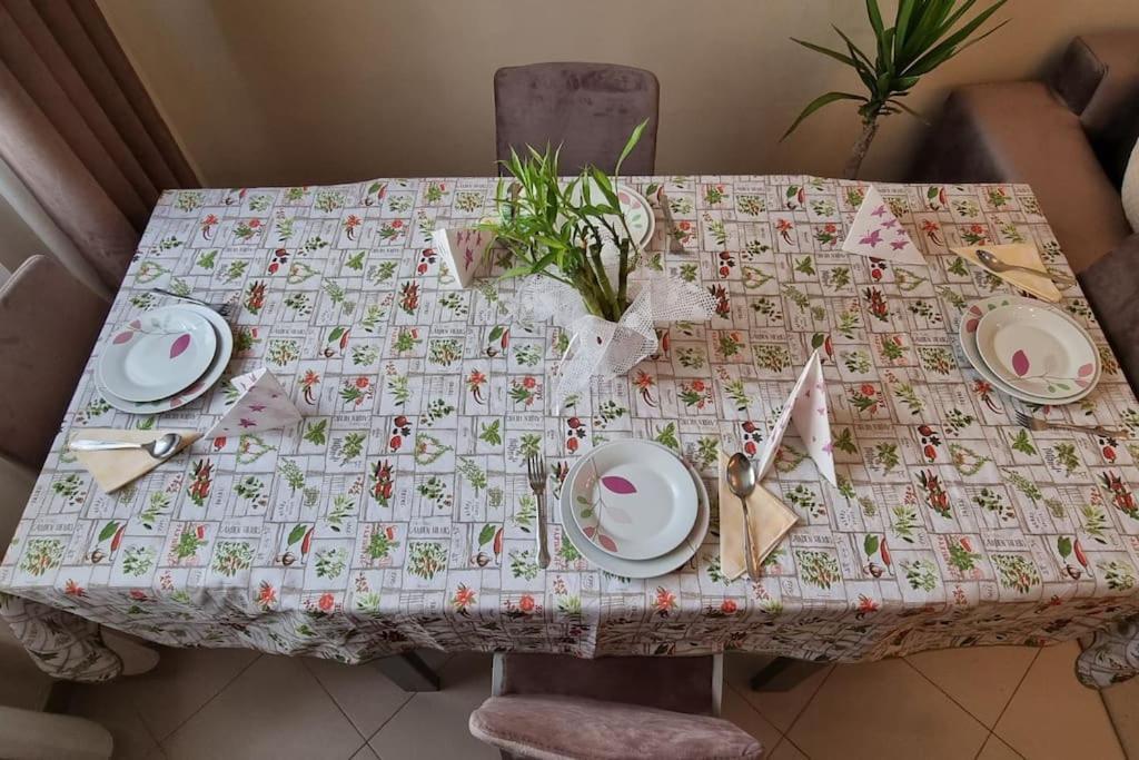 Bora Home Albania Me Vetsherbim 24 Ore Prane Liqenit Tiranë Ngoại thất bức ảnh